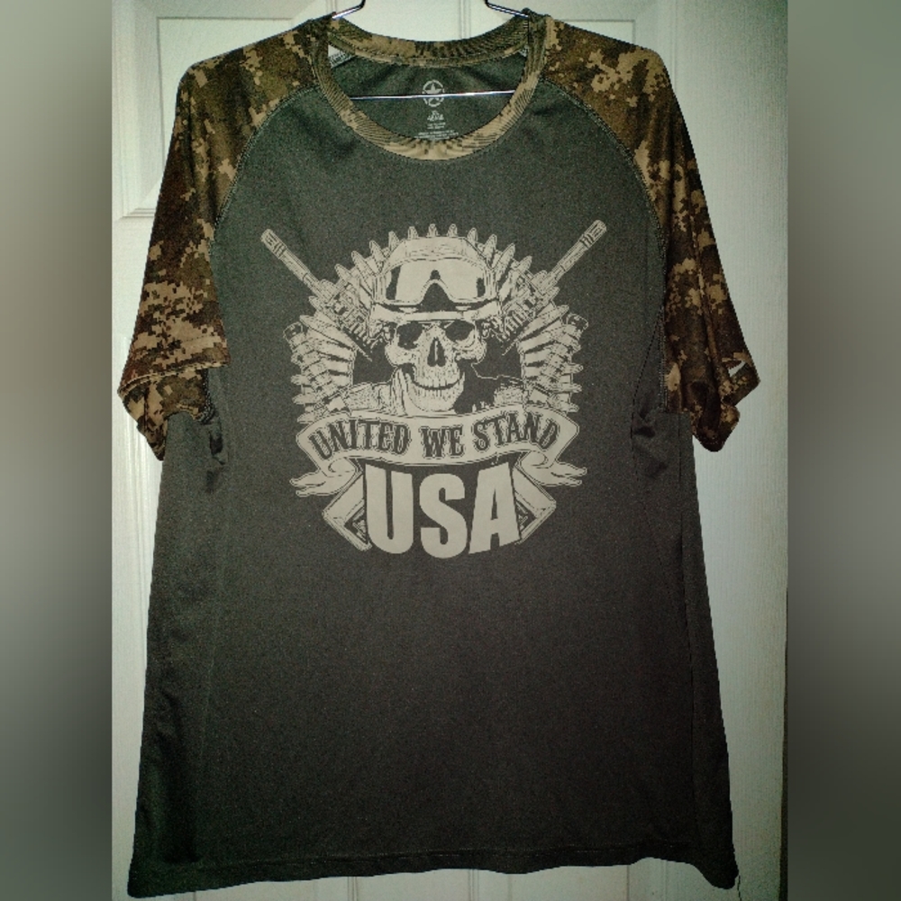 Men's Camoflouge Performance Polyester T-Shirt Size XL